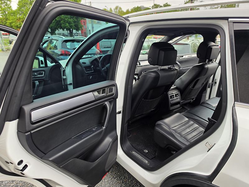 Volkswagen Touareg 3.0 TDI 4Motion R-Line Dyn Aud - fotka 11 z 23