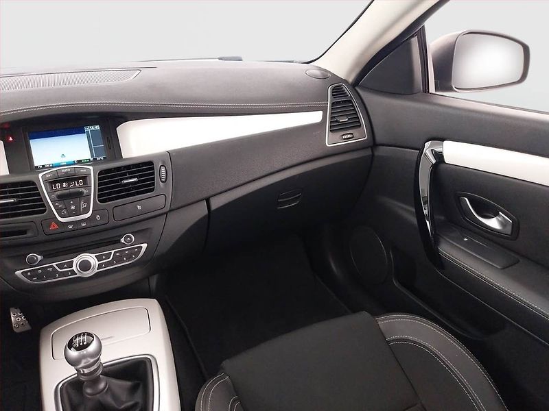 Renault Laguna (2011) 2.0 dCi, Serv.kniha, Navi - fotka 8 z 21