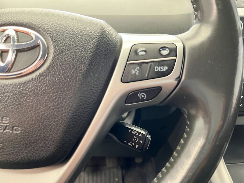 Toyota Verso 1.8 Valvematic Active - fotka 15 z 24