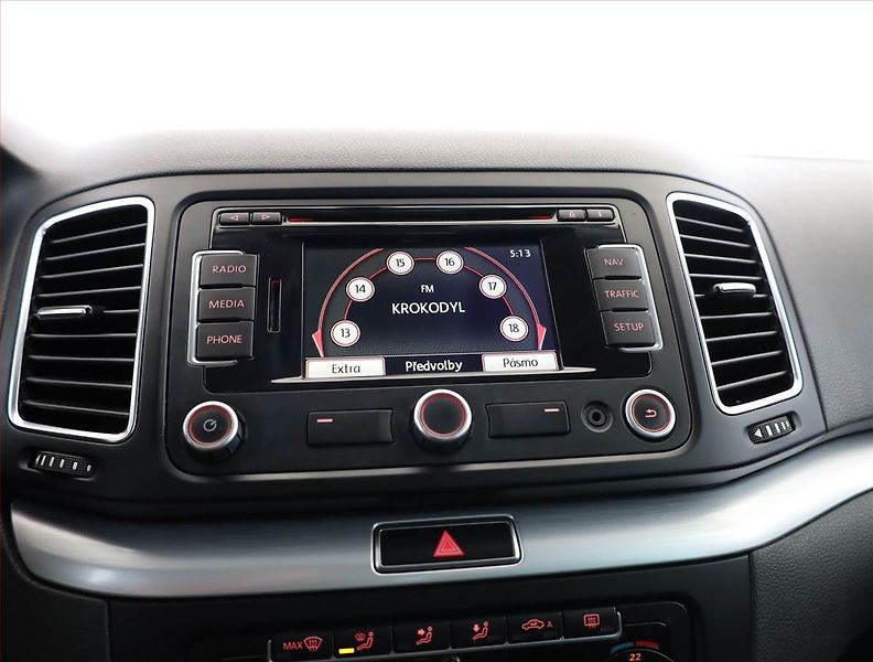 Volkswagen Sharan (2011) 2.0 TDI BMT, Automat - fotka 12 z 18