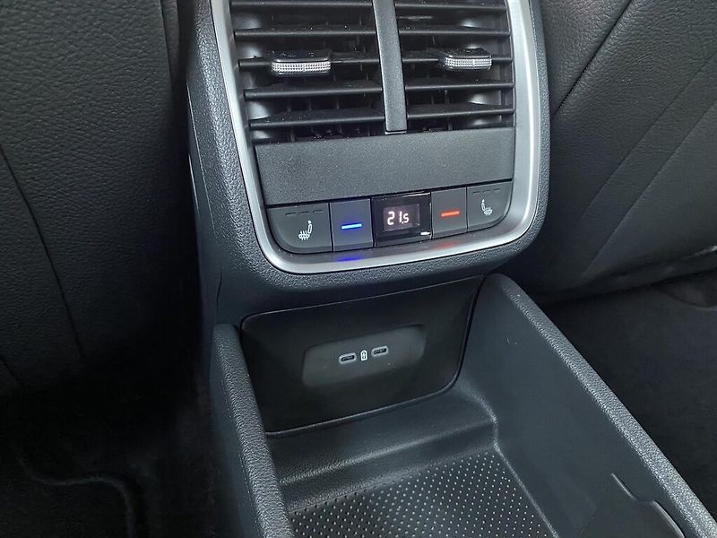 Škoda Octavia Combi 1,5 TSI Top Selection - fotka 25 z 29