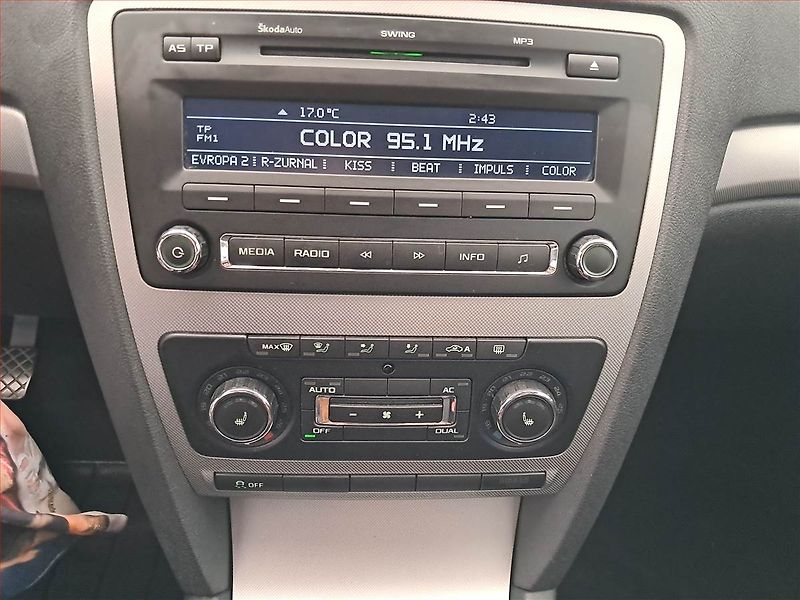 Škoda Octavia (2012) 2.0 TDI, Tempomat - fotka 12 z 16