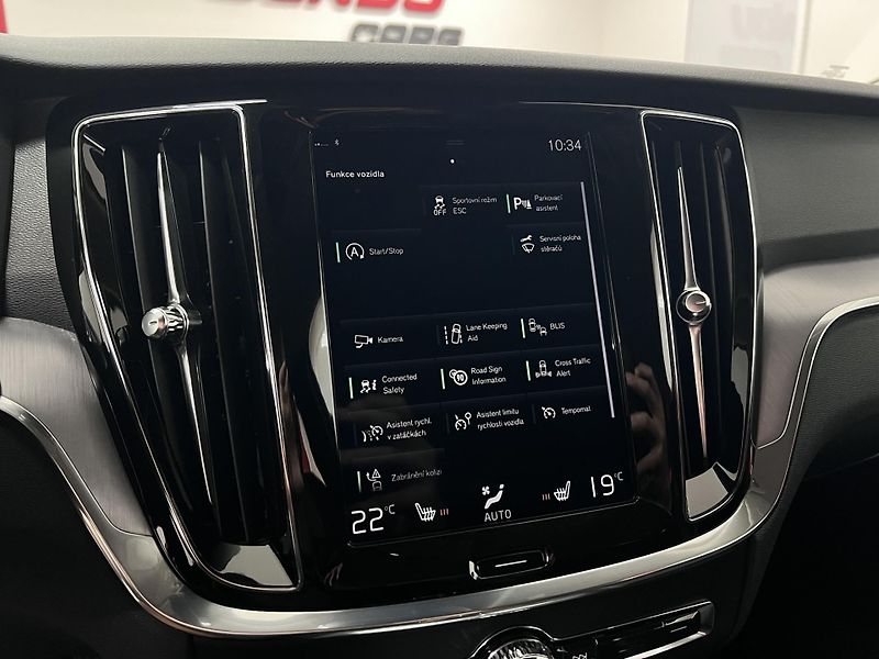 Volvo V60 2.0 T4 140 kW, Automat, 2020 - fotka 29 z 38