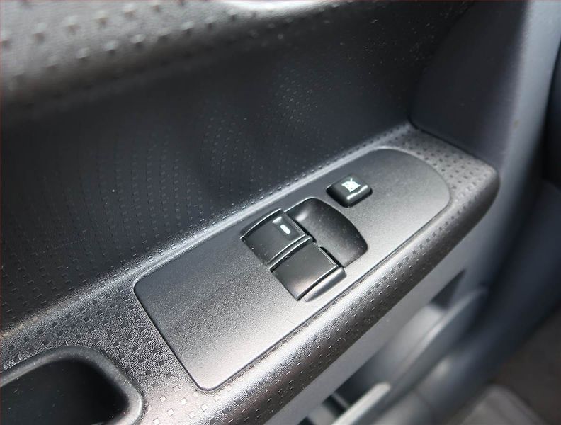 Mitsubishi Colt (2012) 1.3, nová STK, dobrý stav - fotka 16 z 17
