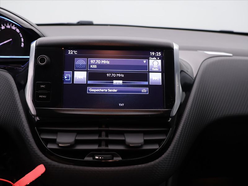 Peugeot 2008 1,2 Puretech 81kW Allure - fotka 16 z 25