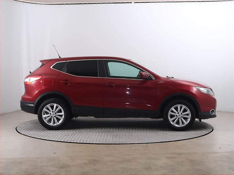 Nissan Qashqai (2017) 1.2 DIG-T, Serv.kniha - fotka 6 z 15