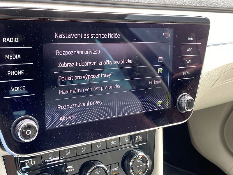 Škoda Superb (2020) 2.0 TSI DSG L&K - fotka 22 z 38