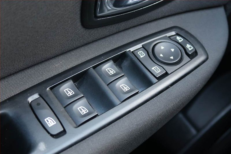 Renault Grand Scénic (2015) 1.5 dCi, Automat, Navi - fotka 16 z 21