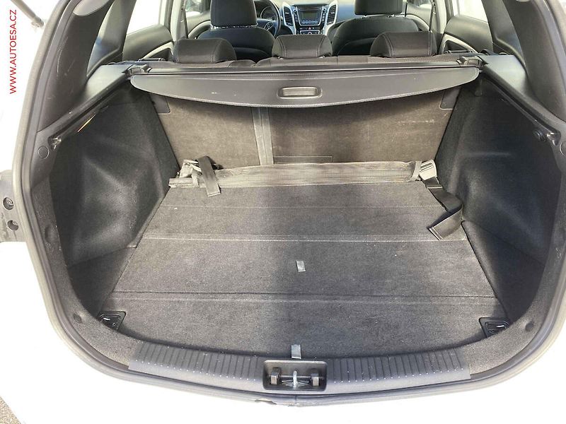 Hyundai i30 (2017) 1.6GDi, ČR, AC, temp - fotka 7 z 16