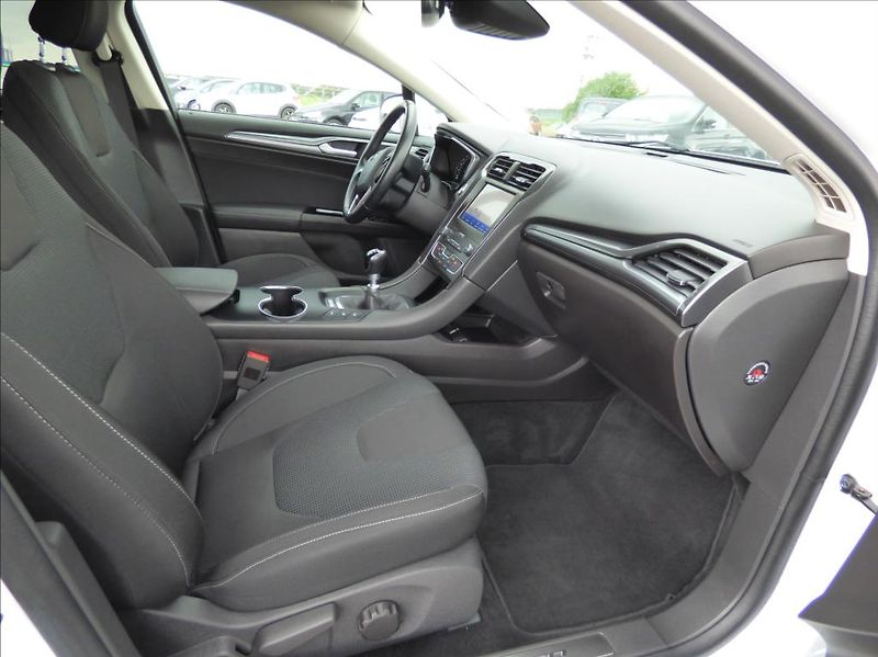 Ford Mondeo 2,0 LED,Navi,Titanium servis - fotka 59 z 72