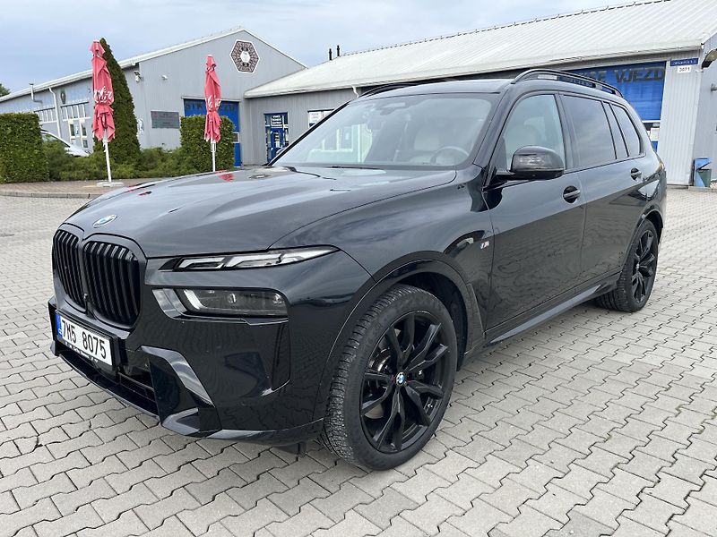BMW X7 (2022) XDRIVE 4.0d - fotka 2 z 19