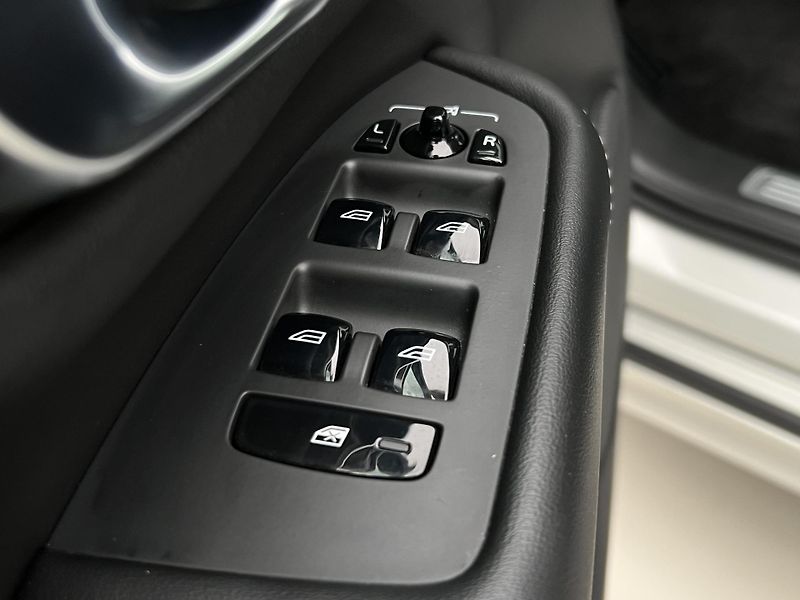 Volvo XC90 B5 AWD INSCRIPTION AUT 1. maj. - fotka 46 z 47