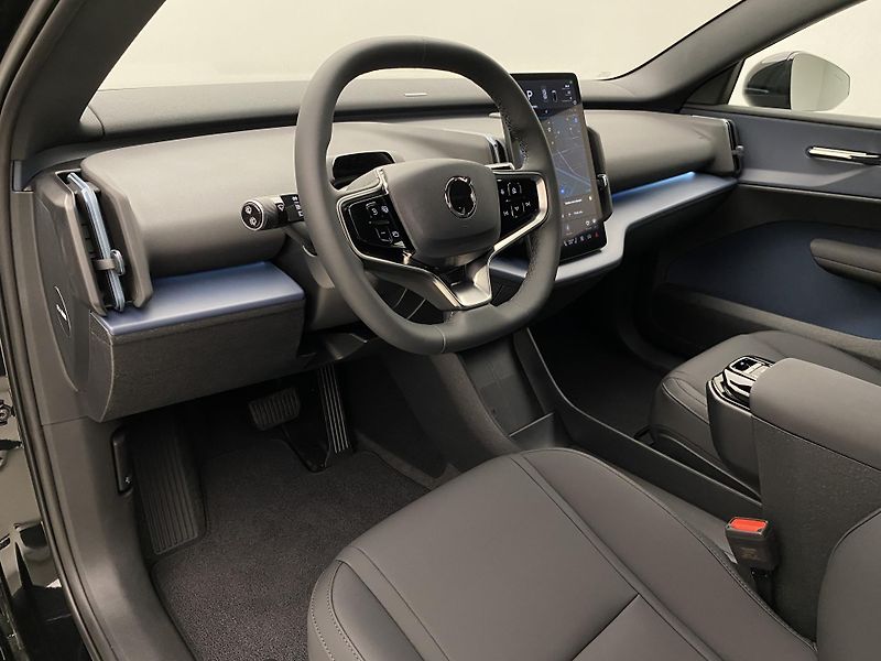 Volvo EX30 (2025) PURE ELECTRIC SINGLE PLUS - fotka 23 z 75