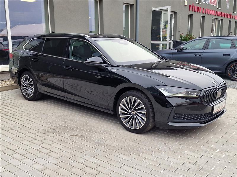 Škoda Superb 1.5 TSI DSG 110kW L&K Combi - fotka 2 z 50