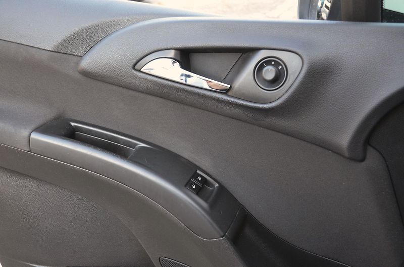 Opel Meriva (2012) 1.4 88kW Design Ed. / 2x kola - fotka 29 z 41