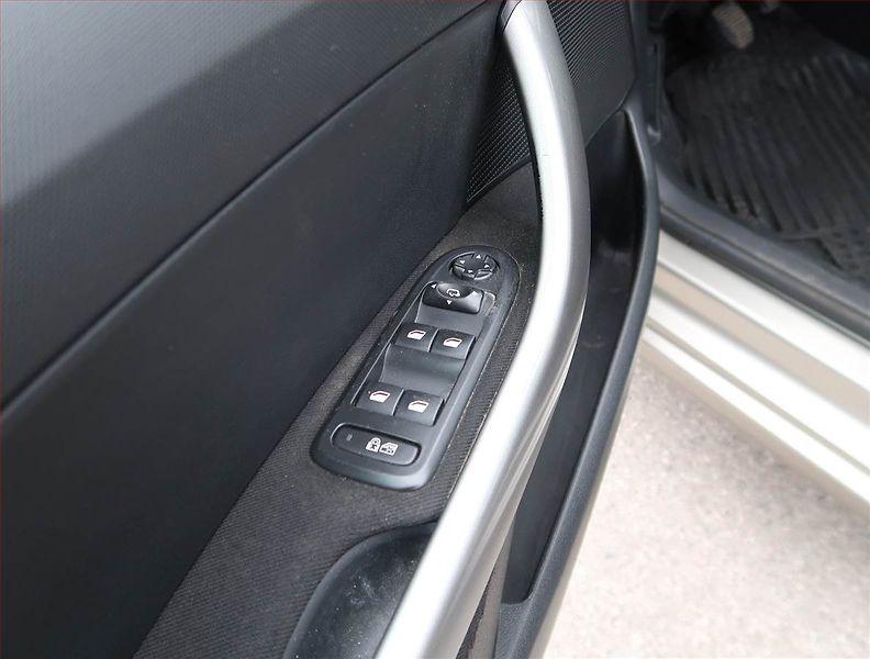Peugeot 308 (2013) Style 1.6 HDi, Serv.kniha - fotka 16 z 19