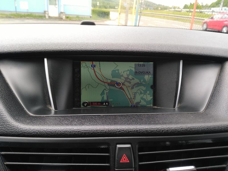 BMW X1 2,0 D  XDrive /135 kW/  - fotka 20 z 34