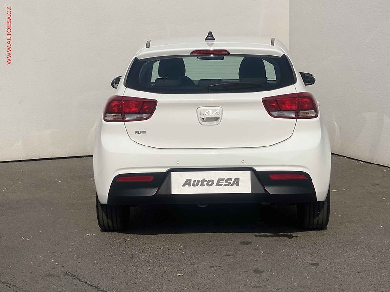 Kia Rio (2023) 1.2, Vision, navi, kamera - fotka 5 z 19