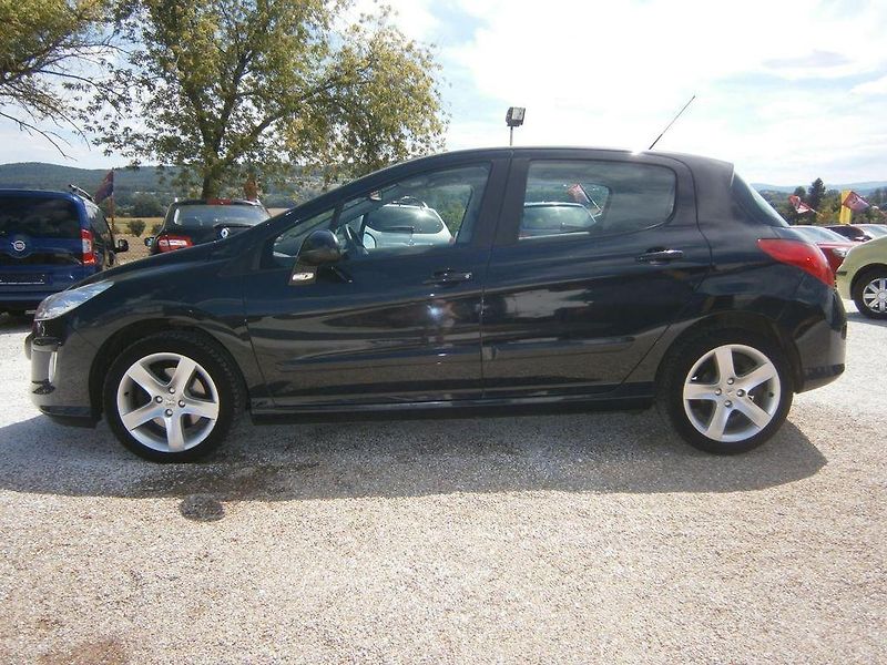 Peugeot 308 2.0 HDi - fotka 6 z 18