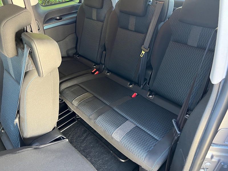 Peugeot Traveller (2021) L2 8MÍST 2.0HDi 130kW TAŽNÝ CZ - fotka 23 z 31