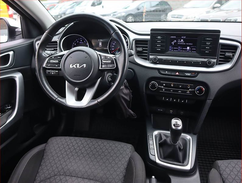 Kia Ceed (2023) 1.5 T-GDI, Serv.kniha - fotka 7 z 18