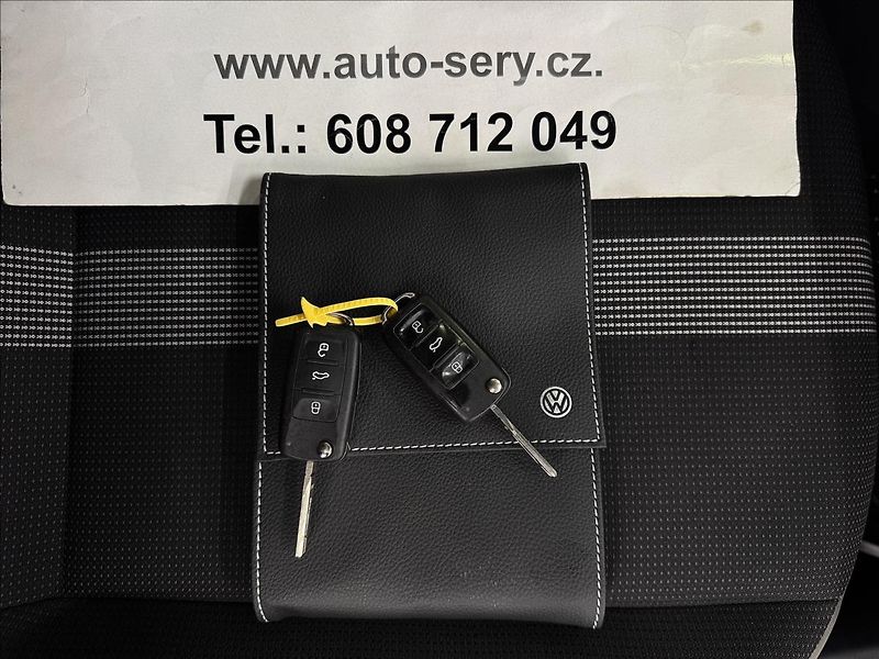 Volkswagen up! 1.0CNG HIGHLINE 2XALU 52KM! - fotka 36 z 37