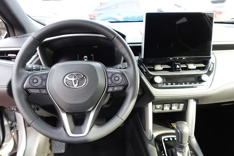 Toyota Corolla Cross 1,8 HEV Comfort Tech FWD - fotka 16 z 33