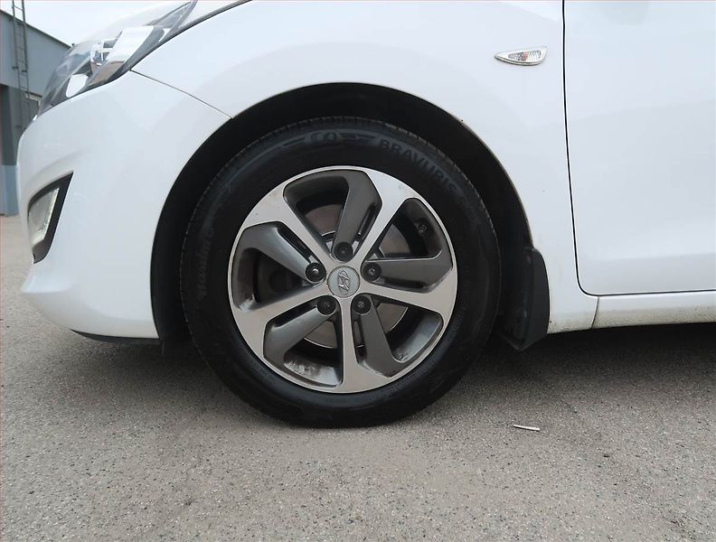Hyundai i30 (2016) 1.6 MPI, Tempomat - fotka 14 z 16