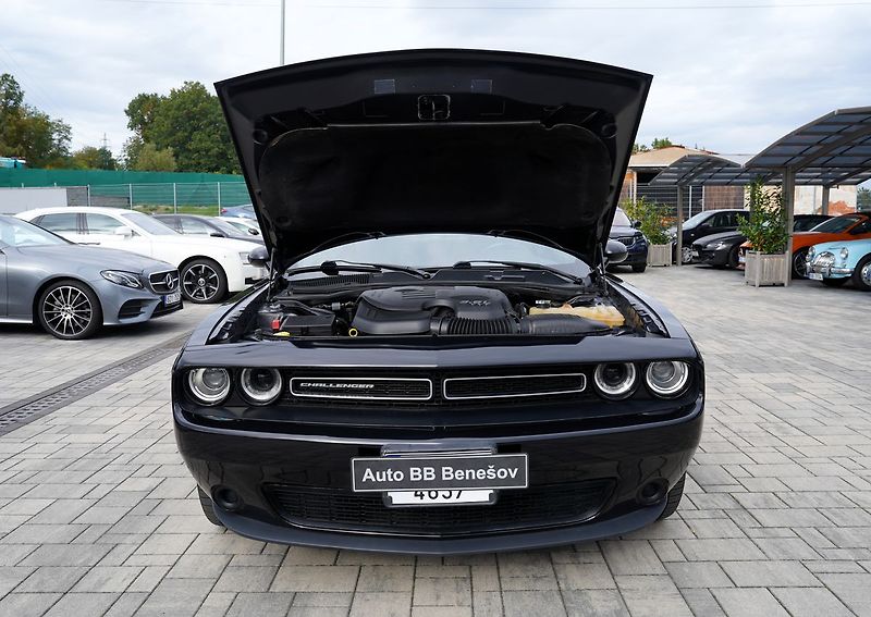 Dodge Challenger 3.6 V6 SXT Plus/kůže/automat - fotka 9 z 35