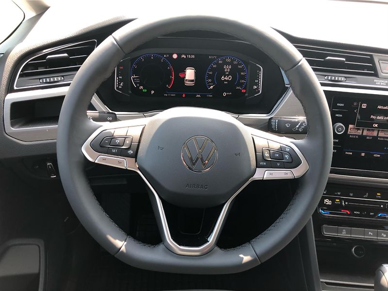 Volkswagen Touran People 1,5 TSI 110 kW EVO2 7DS - fotka 21 z 30