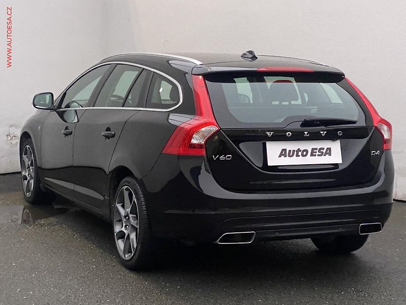Volvo V60 (2016) 2.0 D4, Ocean Race, AT - fotka 6 z 18