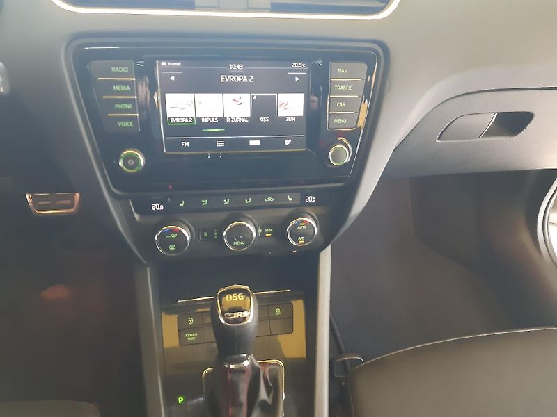 Škoda Octavia 2.0 TDI Combi RS NAVI WEBASTO  - fotka 11 z 28