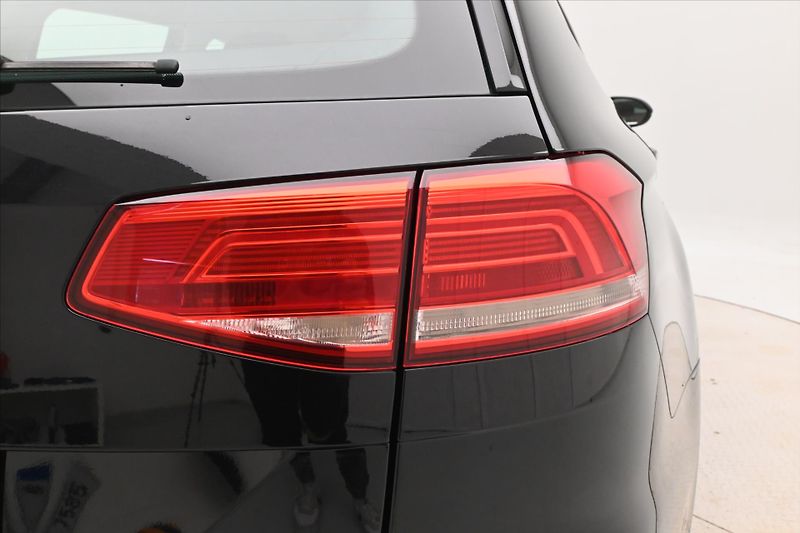 Volkswagen Passat 2,0 TDI 110 kW COMFORTLINE Zár - fotka 27 z 28