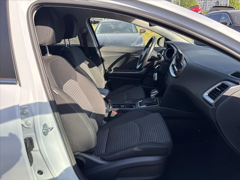 Kia Ceed 1,5 TGDi AT TOP ZÁRUKA ADAPTIV - fotka 15 z 45