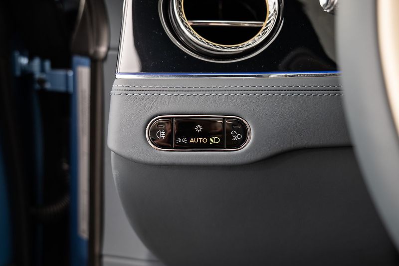 Bentley Continental GTC V8 Mulliner - fotka 16 z 24