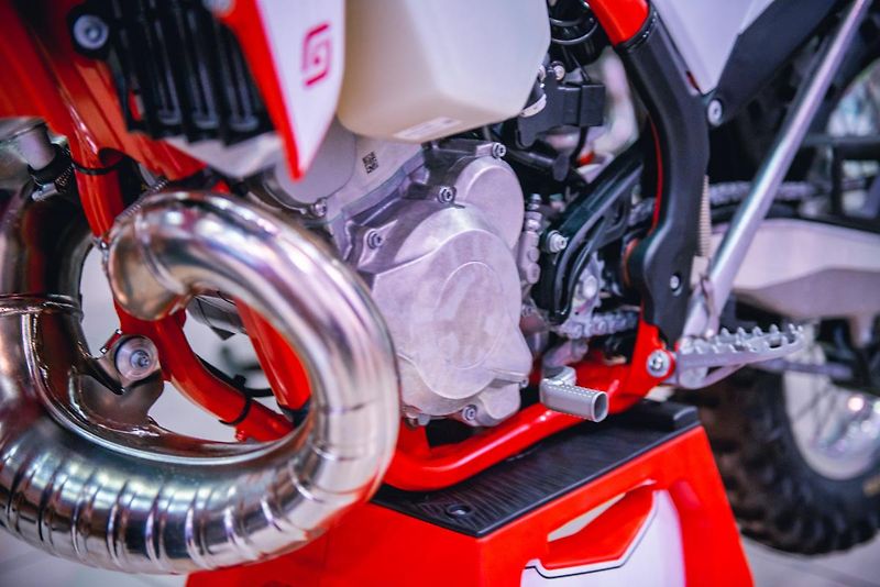 GASGAS EC 250 Racing (2022) EC 250 TPI 2T - fotka 14 z 49