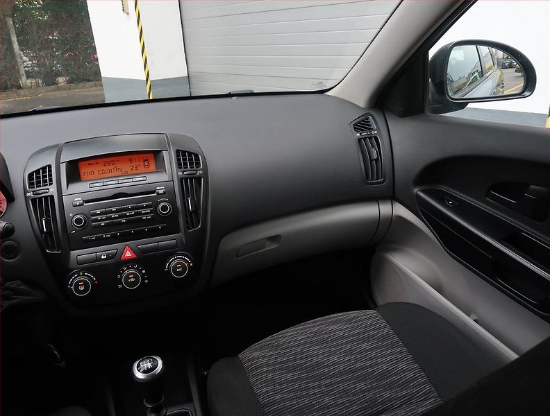 Kia Ceed (2009) 1.6 CRDi, po STK, Tažné - fotka 8 z 16