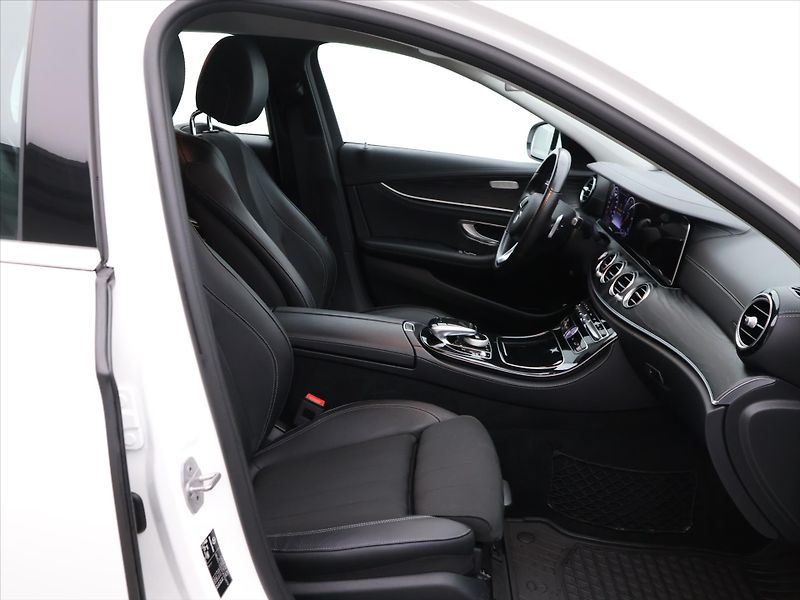 Mercedes-Benz Třídy E 2.0 220d 143kW 4Matic Aut. - fotka 13 z 34
