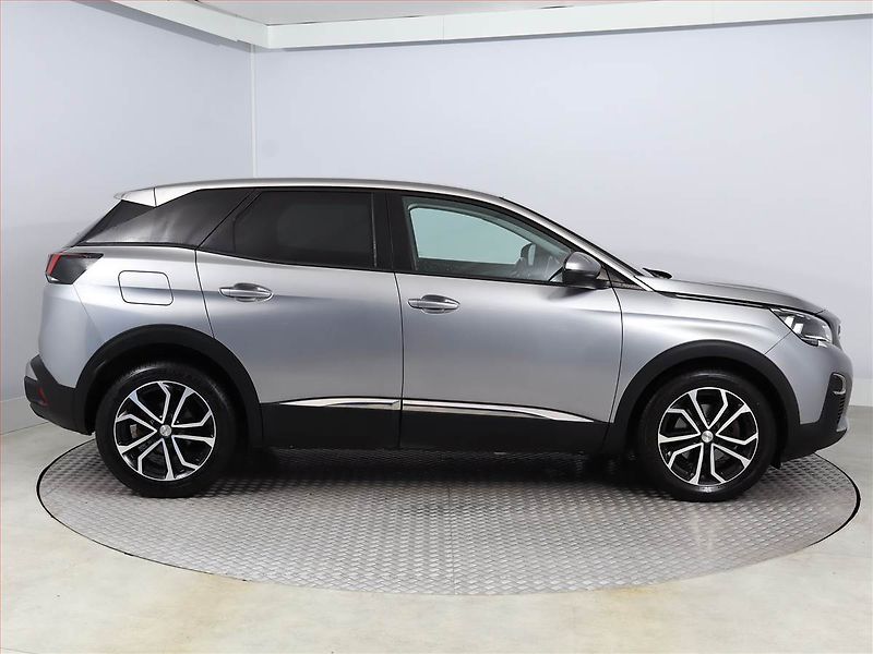 Peugeot 3008 (2017) 1.6 BlueHDi, Automat - fotka 6 z 19
