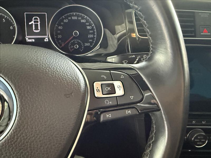 Volkswagen Golf 1,5   TSI 110kW,SOUND,SERVISKA - fotka 16 z 27
