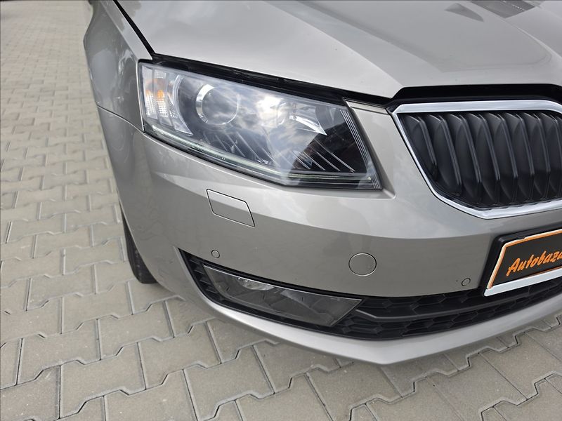 Škoda Octavia III 2,0TDi 110KW 4X4 Elegance - fotka 45 z 50