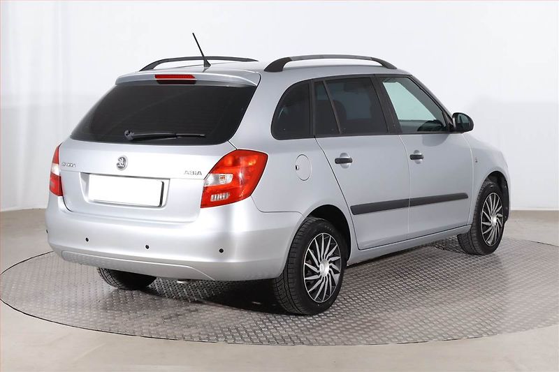 Škoda Fabia (2014) Ambition 1.4 16V - fotka 5 z 16