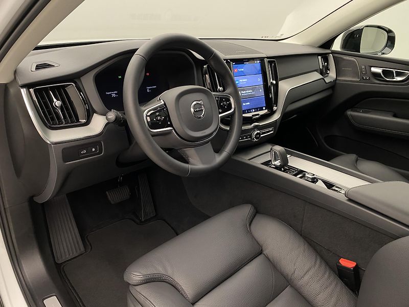 Volvo XC60 T8 AWD DARK PLUS REZERVACE - fotka 3 z 46