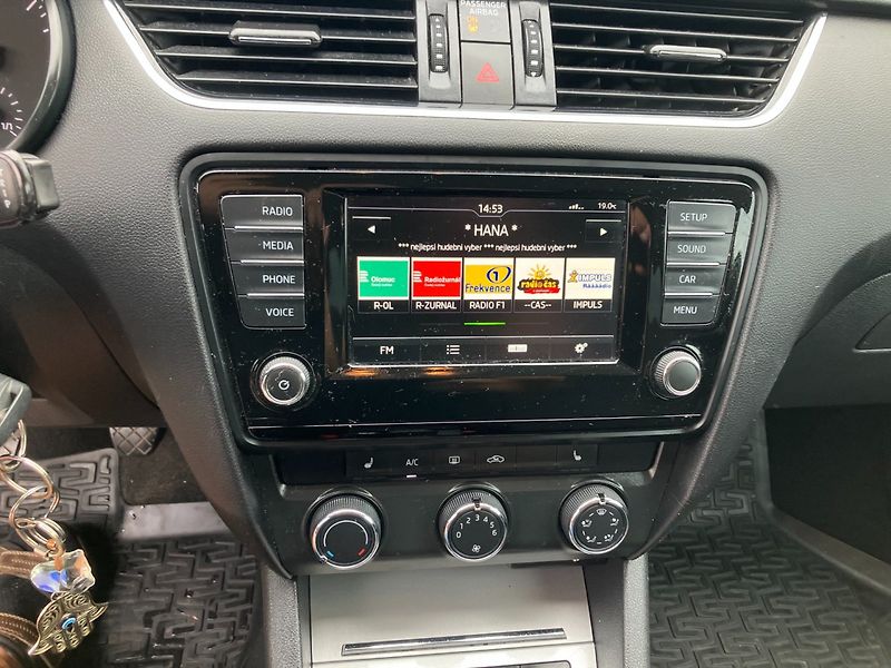 Škoda Octavia (2015) 1.6TDI 81kW VÝHŘEV SED TAŽNÉ - fotka 21 z 23