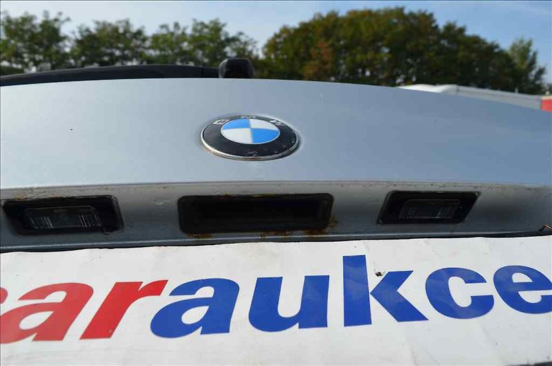 BMW Řada 5 (2008) 560 TOURING - fotka 15 z 33