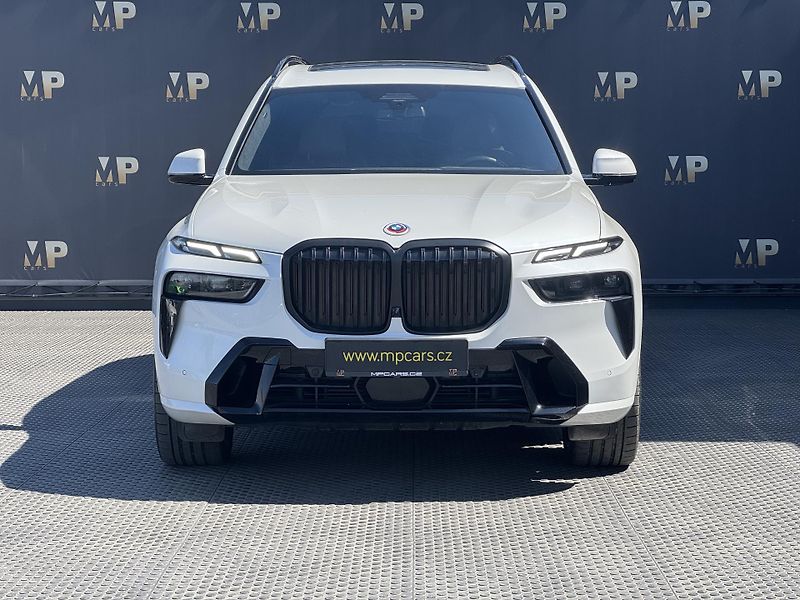 BMW X7 (2022) 40d 250kw M-Packet - fotka 2 z 60