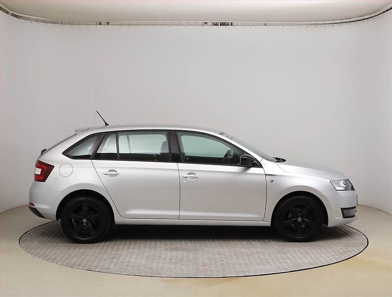 Škoda Rapid (2015) Spaceback 1.2 TSI, Tempomat - fotka 6 z 22
