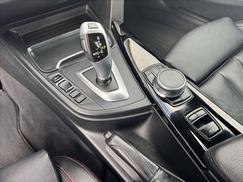 BMW Řada 4 2,0 430i xDrive Cabrio M-paket - fotka 36 z 50