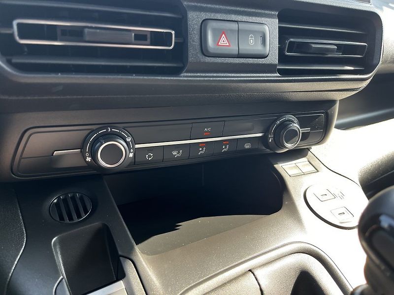 Toyota ProAce City 1.5D 130k MT Active Multimedia - fotka 19 z 28