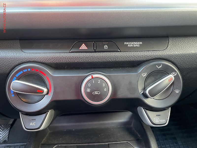 Kia Rio (2017) 1.2i, ČR, AC, tempo - fotka 12 z 19